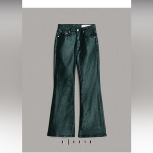 Casey High-Rise Ankle Flare - Coated Pine Grove
Slim Fit Green Wash Jean